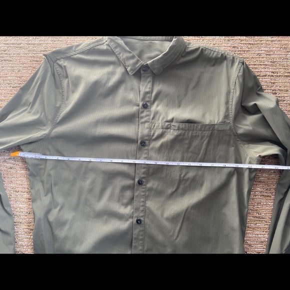 Lululemon men’s olive green button up size medium - Picture 4 of 6